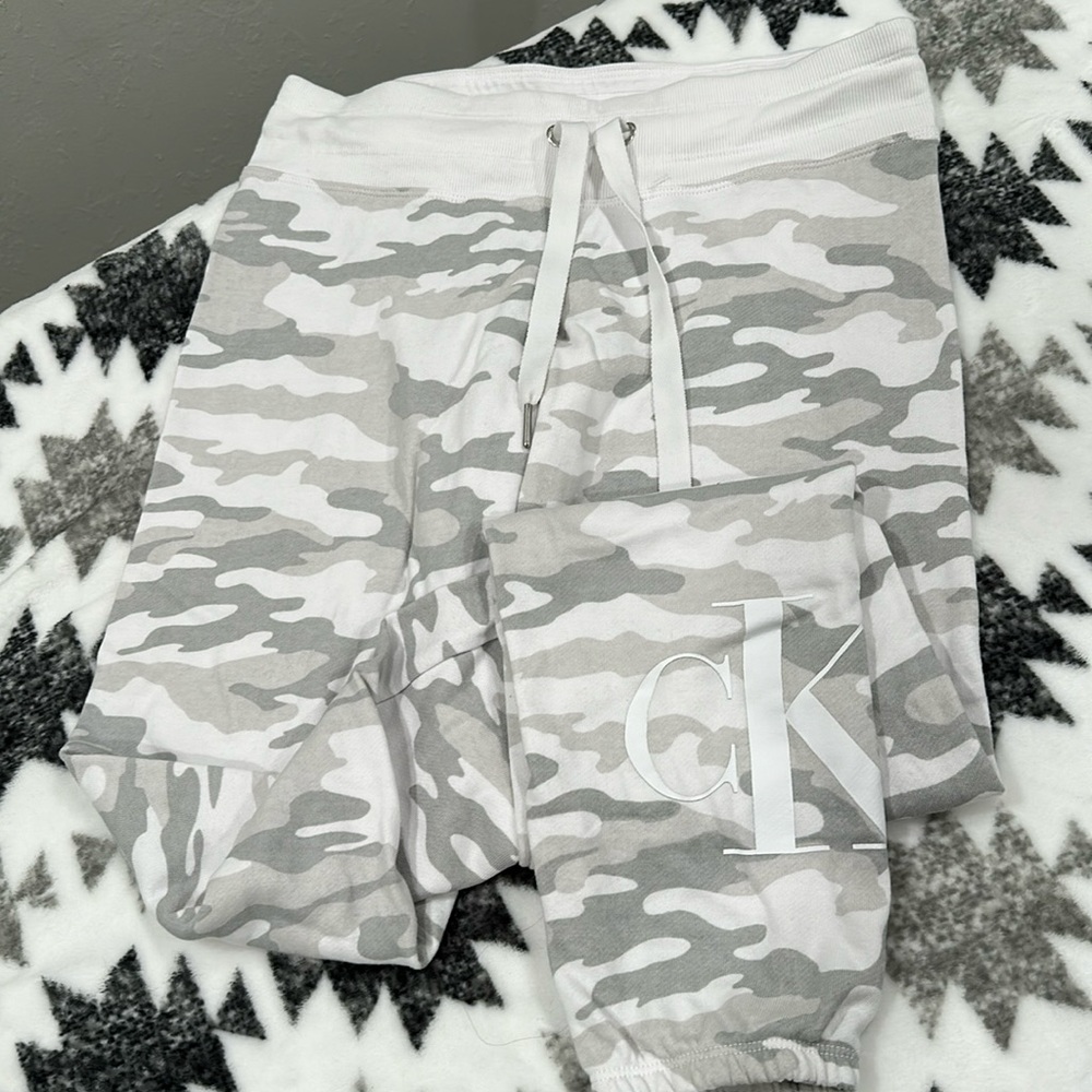 Cute Calvin Klein joggers